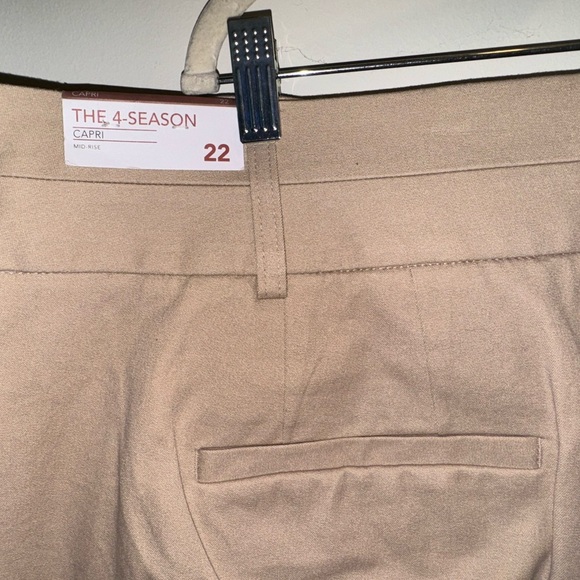 Size 22 The Season Capri Mid Rise Classic Tan Women's Pants Lane Bryant NWT - Picture 3 of 3